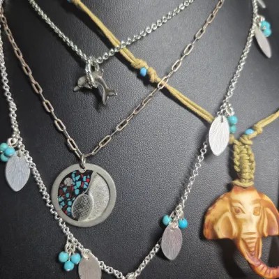 Vintage lot 5 Necklaces & 3 Bracelets