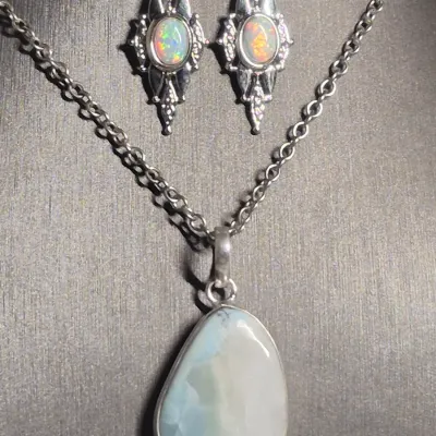 Sterling Silver Ethiopian Opal Tear Bali Pendant & Opal earrings