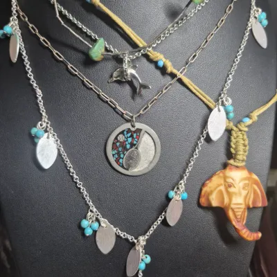 Vintage lot 5 Necklaces & 3 Bracelets