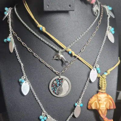 Vintage lot 5 Necklaces & 3 Bracelets