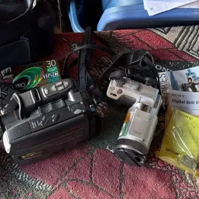 2  Cameras Palmcorder IQ & Cyber-Shot
