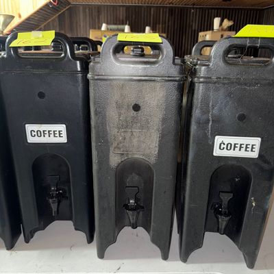 163 - 4.8 Gallon Polyethylene Beverage Dispenser