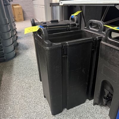 123 - 4.8 Gallon Polyethylene Beverage Dispenser