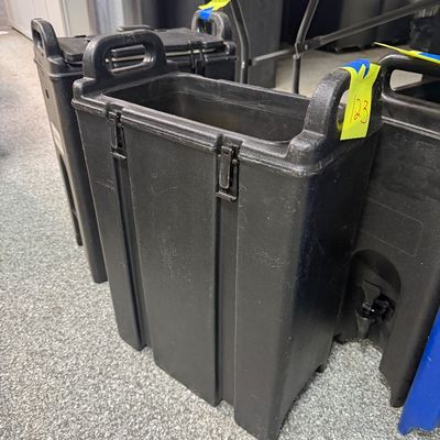 123 - 4.8 Gallon Polyethylene Beverage Dispenser