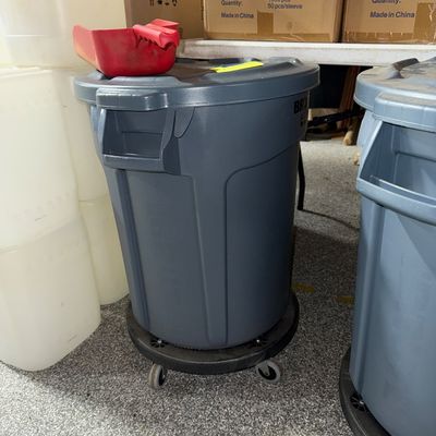 135 - 20 Gallon Container, Scoop