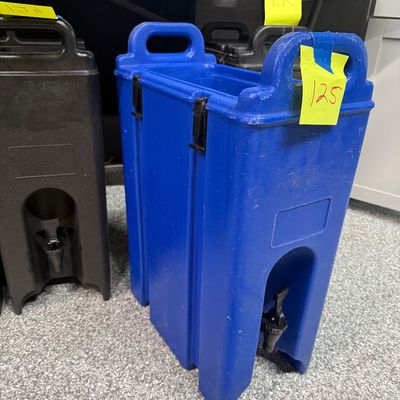 125 - 4.8 Gallon Polyethylene Beverage Dispenser
