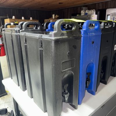 157 - 4.8 Gallon Polyethylene Beverage Dispenser