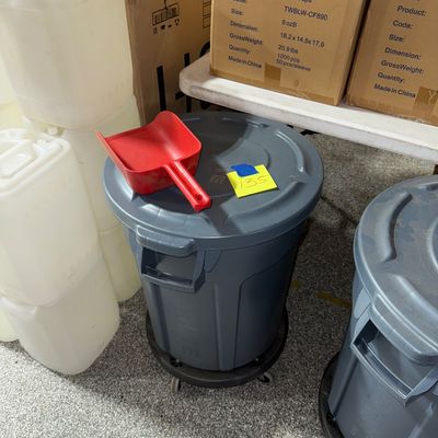135 - 20 Gallon Container, Scoop
