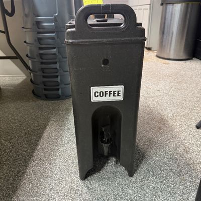 122 - 4.8 Gallon Polyethylene Beverage Dispenser