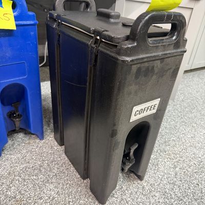 126 - 4.8 Gallon Polyethylene Beverage Dispenser