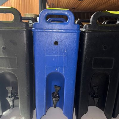 158 - 4.8 Gallon Polyethylene Beverage Dispenser