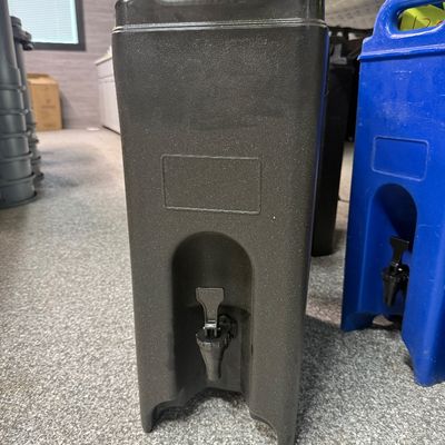 124 - 4.8 Gallon Polyethylene Beverage Dispenser