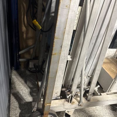 190 - Genie Personnel Lift