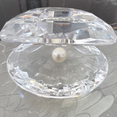Sale Photo Thumbnail #89: Swarovski Crystal Oyster with Pearl #014389