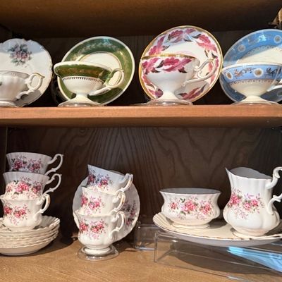 Sale Photo Thumbnail #147: Royal Albert Lavender Rose Tea Set Collection