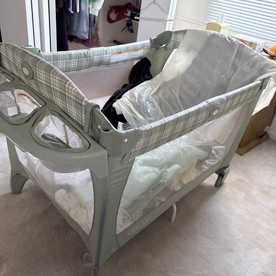 Sale Photo Thumbnail #186: Graco Pack 'n Play Playard