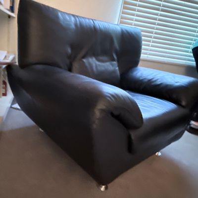Sale Photo Thumbnail #9: Koinor Rossini Black Leather Armchair
