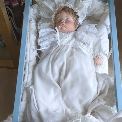 Vintage Lee Middleton "First Moments" Porcelain Sleeping Baby Doll in Cradle