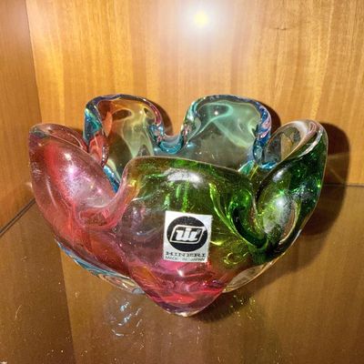 Sale Photo Thumbnail #104: Iwatsu Glass Hineri Range Art Glass Bowl