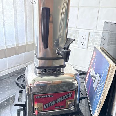 Sale Photo Thumbnail #91: Vita-Mix Commercial Maxi-4000 Blender