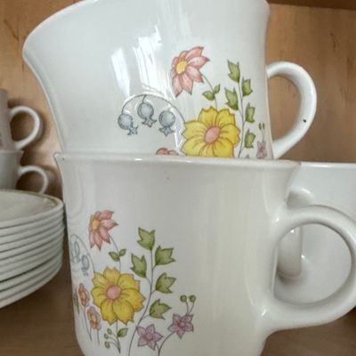 Sale Photo Thumbnail #218: Corelle 'Spring Meadow' Mugs