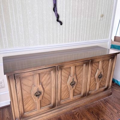 Sale Photo Thumbnail #37: Vintage Stanley Furniture Regency Style Buffet Credenza