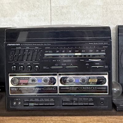 Sale Photo Thumbnail #119: Soundesign 6863 AM/FM Stereo Receiver Turntable Cassette System with Speakers