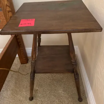 Victorian parlor table w Hand-painted Ivy Leaves 18x18x30