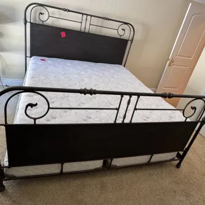 Wrought Iron King Size Bed frame 82x80x59