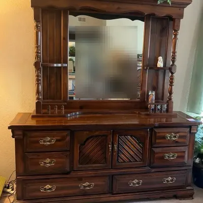 Wood Dresser with Drawers and Detachable Mirror