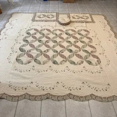 Quilt And Matching Pillows