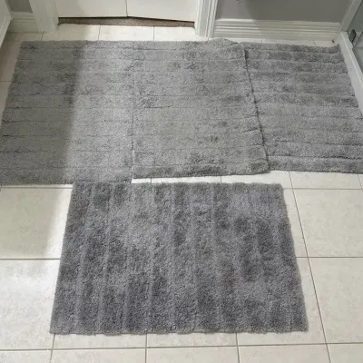 4 Gray Bath Mats