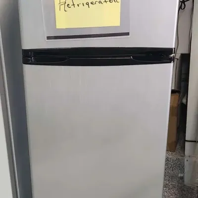 Avant Refigerator Freezer