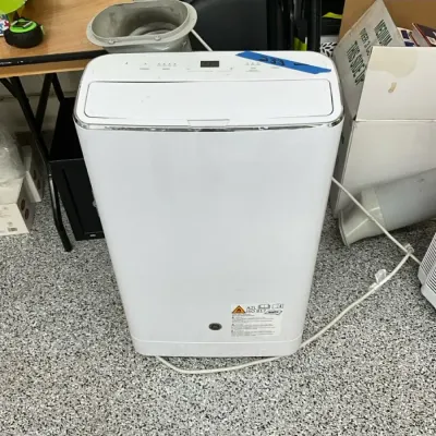 Portable GE Air Conditioner, Powers Up