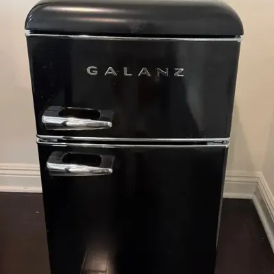 Galanz Retro Mini Fridge, Black | Works