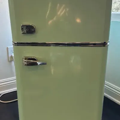 Insignia Mini Fridge, Avocado Green