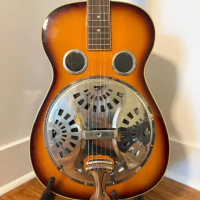 Sunburst Resonator Guitar with Hard Case And Strings. 