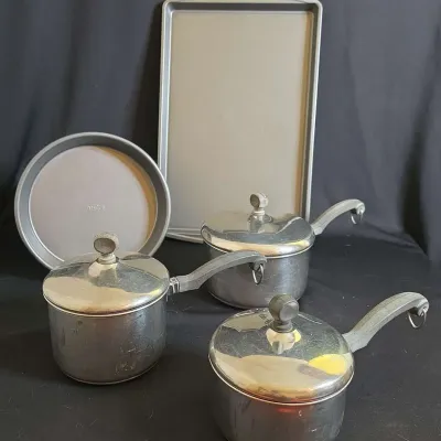 Farberware And Wilton Pans
