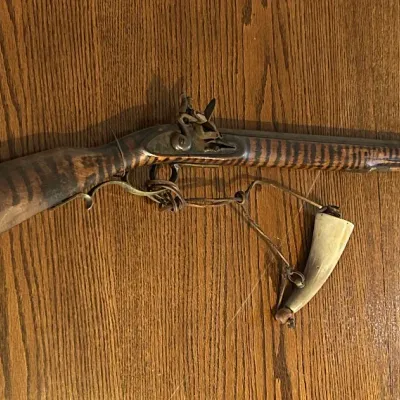 Antique American Tiger Stripe Stock Longrifle w/ Powder Horn