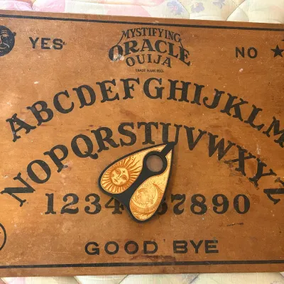Vintage William Fuld "Mystifying Oracle" Ouija Board