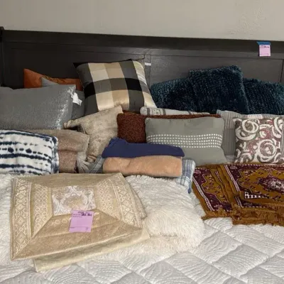 Throw Pillows, Throw Blankets And Round Upholstered Ottoman 