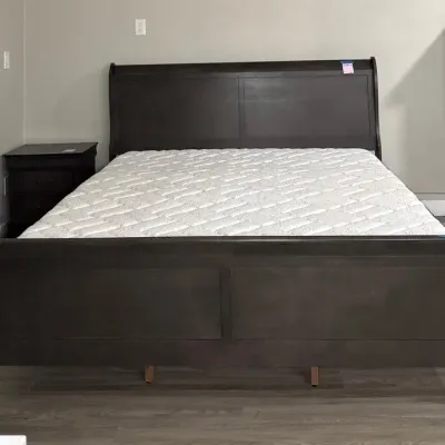 King Wooden Sleigh Bed With Mattress 77.5x47