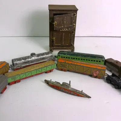 Vintage & Antique Toys: Tootsietoy Trains & Hubley/Arcade Cast Iron Alaska Icebox 