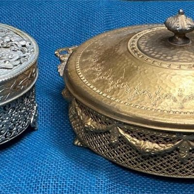 Sale Photo Thumbnail #19: Lot # : 26 - Vintage Vanity Metal Containers
