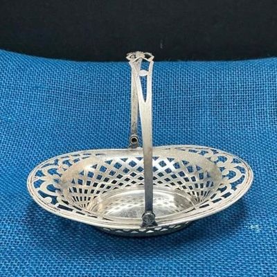 Sale Photo Thumbnail #75: Lot # : 83 - Sterling Silver Adjustable Basket

