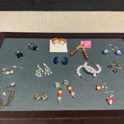 Sale Photo Thumbnail #127: jewelry