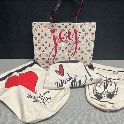 Sale Photo Thumbnail #110: Lot # : 123 - Brighton Tote and Laundry/Garment Bags
