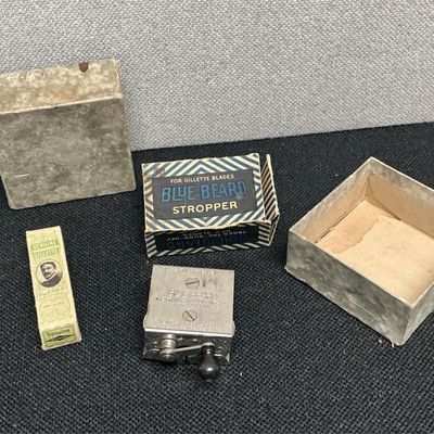 Sale Photo Thumbnail #170: Lot # : 191 - Vintage Shaving Items
