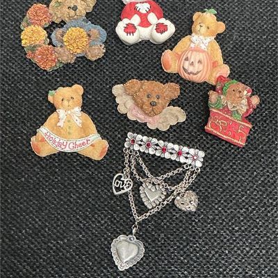 Sale Photo Thumbnail #140: variety of pins