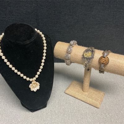 Sale Photo Thumbnail #119: jewelry